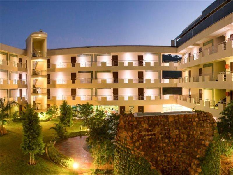 Sterling Yelagiri Hotel Bagian luar foto