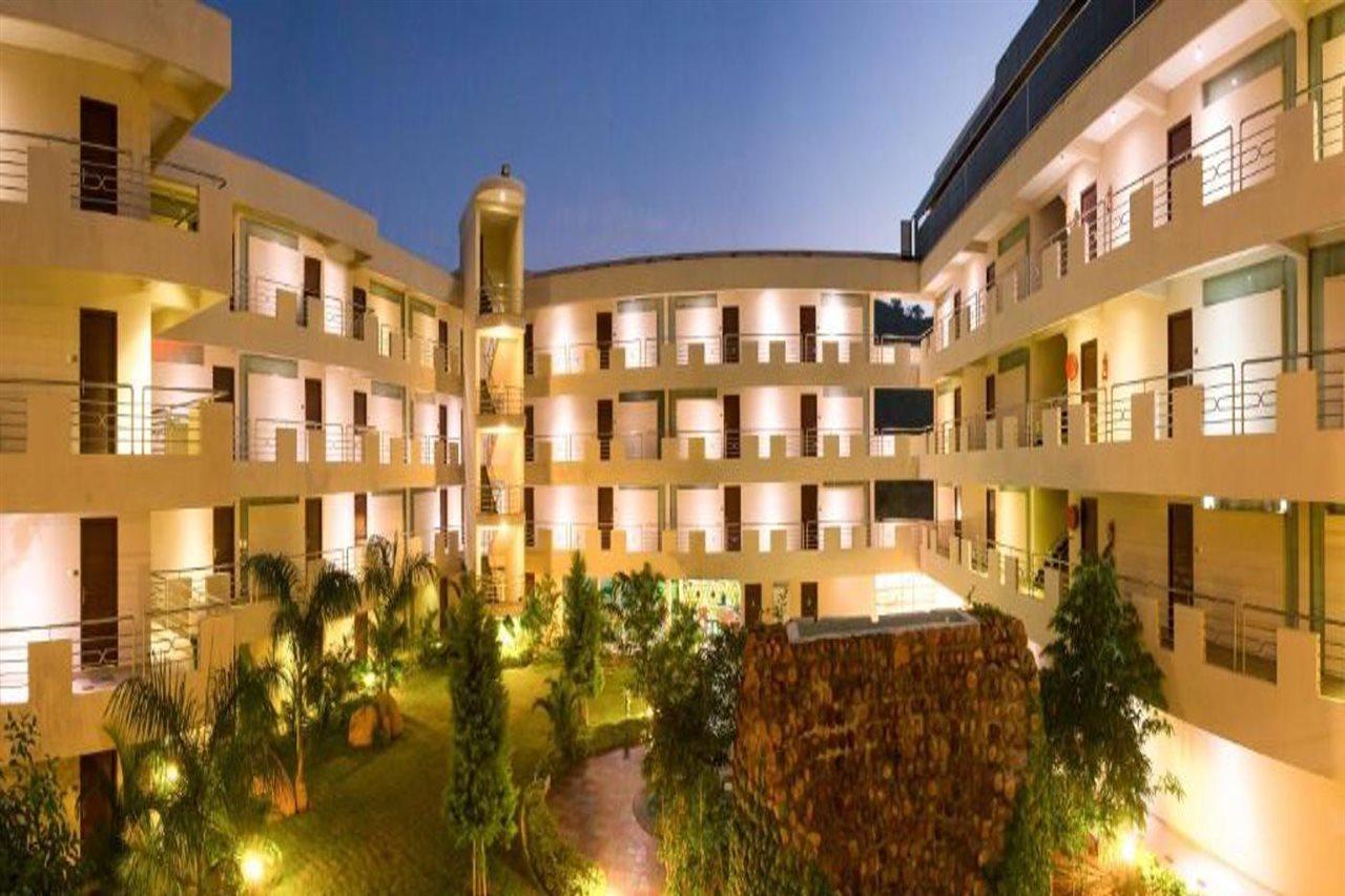 Sterling Yelagiri Hotel Bagian luar foto
